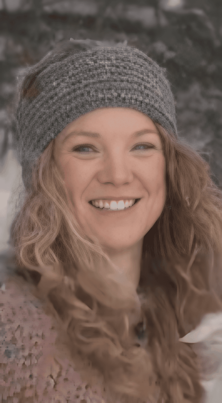 Amanda Fender 768x1396